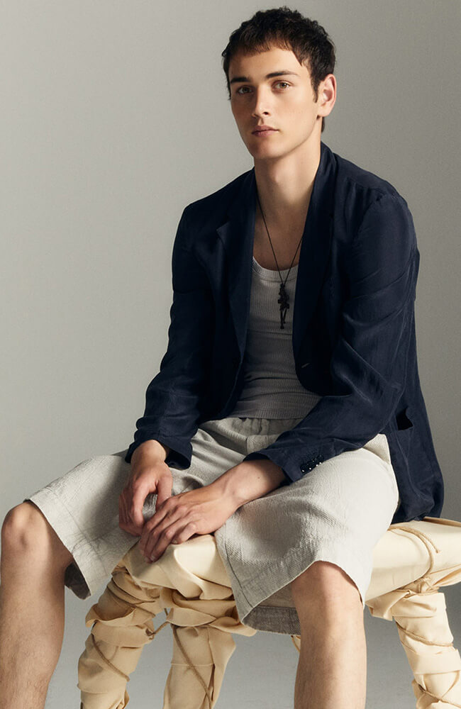 Футболка, шорты и сандалии. Фото 4.